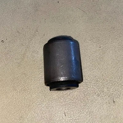 Buje del brazo de control trasero Mercedes-Benz -124-352-43-65 -para CLK350, CLK500 y más Foto 1 de 4