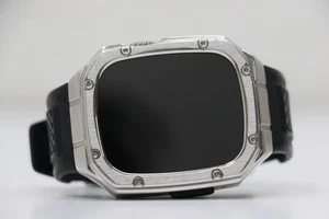 Apple Watch Ultra 2 [A2986] Titane naturel 49 mm avec bracelet silicone noir *Lire* - Photo 1 sur 8