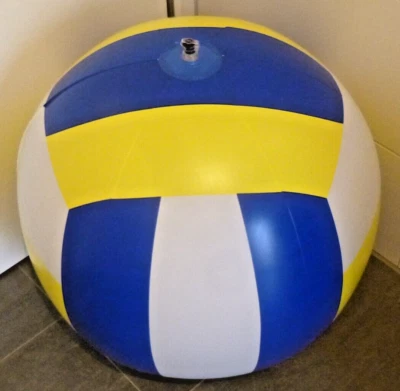 Seltener riesiger bunter WASSERBALL "Volleyballoptik", D = 75 cm / 30" flach - Bild 1 von 4