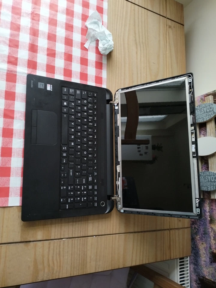 Toshiba Satellite C50D-B-120 Laptop AMD Windows 7 (Untested) - Image 1 of 4