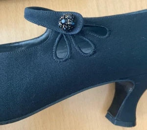 STUART WEITZMAN PEAU DE SOIE SCHWARZE SCHUHE MARY JANE JUWELENBESETZTER KNOPF 8AA SPANIEN - Bild 1 von 9