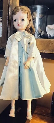 1950s Madam Alexander Cissy Green Eyed. 20”1 Tagged Coat/dress &4 Dresses. Trunk - Image 1 of 4