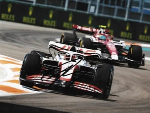 Signed Kevin Magnussen Formula 1 Haas Racing 8x10 Photo #3 2022 Original - Picture 1 of 2