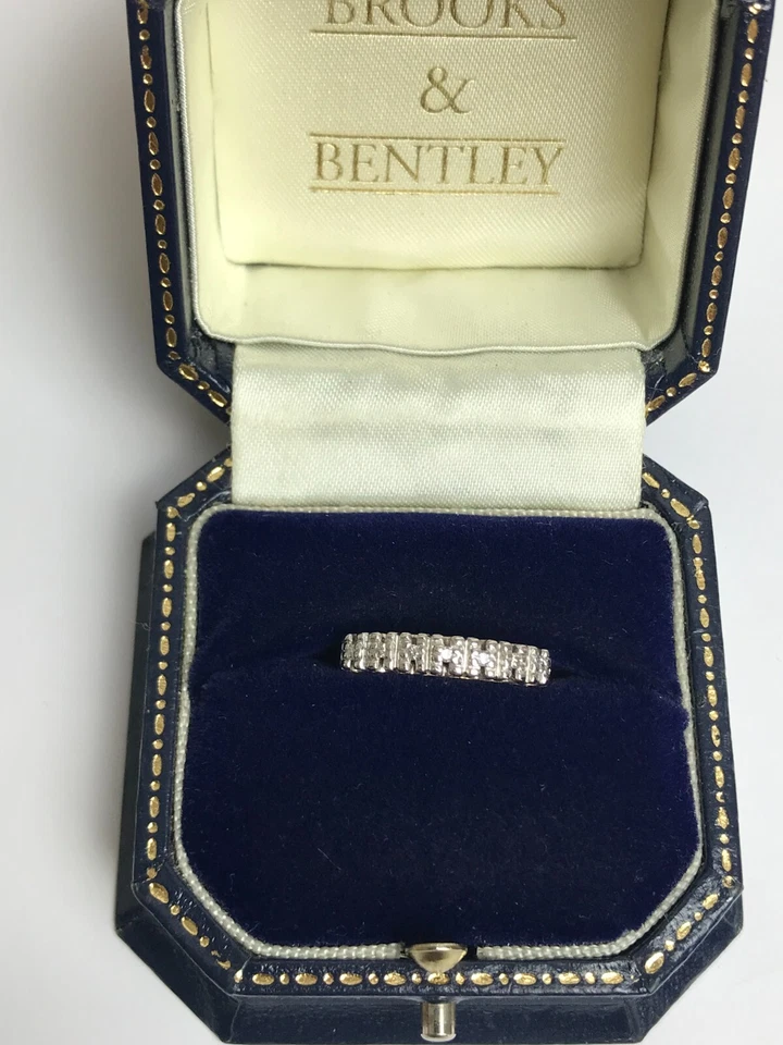 1982 Diamond Half Eternity 9ct Gold Vintage Ring Size L 1/2 - Image 1 of 4