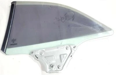 Заднее правостороннее четверть стекла от оригинального производителя 11 12 13 14 кабриолет Mercedes Benz E350 - Изображение 1 из 4