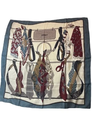 "Bufanda DKNY 100 % seda temporadas de accesorios Nueva York estampado de novedad 36"" cuadrada" Foto 1 de 4