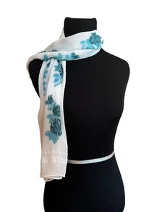 Sciarpa vintage ricamata bianca trasparente con rose blu oblunga 14"x 38" LEGGI - Foto 1 di 23