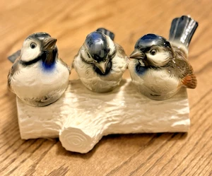 Figurina vintage Goebel W Germania 3 passeri su ramo uccellino 1970 CV121 - Foto 1 di 16