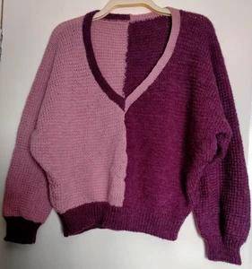 Handmade Contrasting V Neck Batwing Jumper. Approx Size 20-22 - Picture 1 of 5