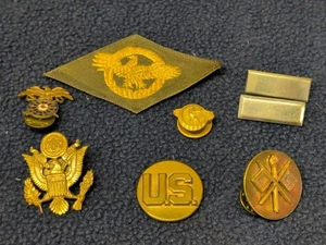 2 WWII WW2 US Army Military Honorable Discharge Ruptured Duck Lapel Button Pin - Picture 1 of 15