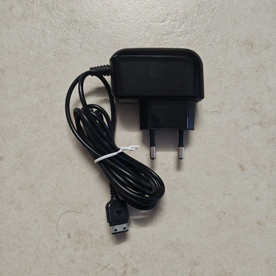 Samsung 20-pin ATADS30EBE 4.75V 0.55A Travel AC Charger - EU PLUG #2536 - Image 1 of 4