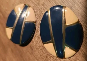 Pendientes Clip-on Vintage Tono Dorado Azul Marino y Crema Esmalte, 1 1/2" LGE. - Imagen 1 de 4