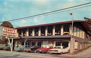 GATLINBURG TENNESSEE ROADSIDE TOMMY'S RESTAURANT VINTAGE POSTCARD VIEW - Picture 1 of 2