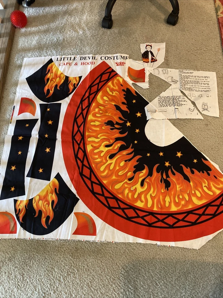 Disfraz Pequeño Diablo Capa y Capucha Para Coser Niños Talla De Colección Nuevo Disfraz de Halloween Foto 1 de 4