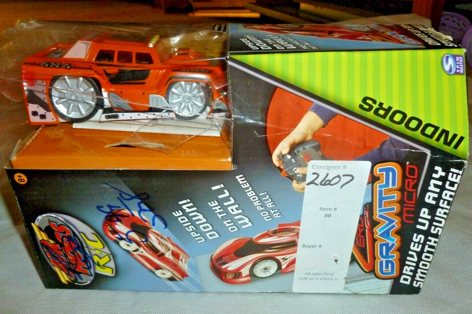 NEW AIR-HOGS ZERO GRAVITY MICRO RC CAR Orange - Image 1 of 4