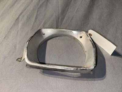 74 PLYMOUTH DUSTER VALIANT SCAMP 1973 CARROCERÍA MOPAR CABEZA LUZ BISEL DERECHO OE Foto 1 de 3