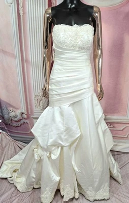 NWT Eden BRIDALS IVORY FLORAL APPLIQUES Wedding DRESS Size 4 PRISTINE CONDITION  - Image 1 of 4