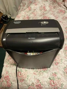Aurora Light Duty Paper Credit Card Shredder 6 Sheet Strip Cut Black AS662C - Picture 1 of 1