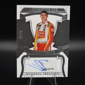 2023 Panini National Treasures - Definitive Ink Sammy Smith #DI-SSM /25 (AU) - Picture 1 of 2