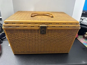 Vtg Wilson Wil-hold Basket Weave Sewing Craft Box Plastic W Trays And Supplies - Picture 1 of 11