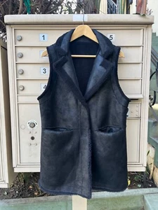 Schwarze Lammfellweste. Ohne Etikett. Vermutlich Faux.  Fällt aus wie ein Herren klein. - Bild 1 von 4