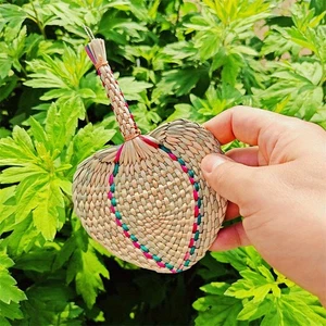 1PZ Mini Ventaglio a Mano in Paglia Tessuto Fatto a Mano Ventaglio Bambino Forma Cuore Regalo Estate - Foto 1 di 5