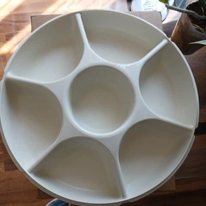 Vintage Almond Tupperware Divided Vegetable Tray with Dip Bowl and Lid - Picture 1 of 2