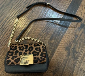 Neu mit Etikett Michael Kors Tina Crossbody Clutch Handtasche Leder Kalbshaar Gepard - Bild 1 von 4