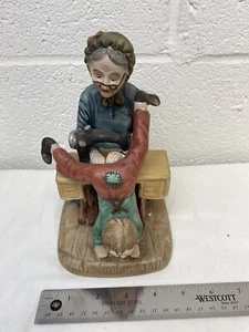 Estatuilla de Colección Rara Capodimonte Firmada Bruno Abuela Costura Nieto’s Pantalones - Imagen 1 de 9