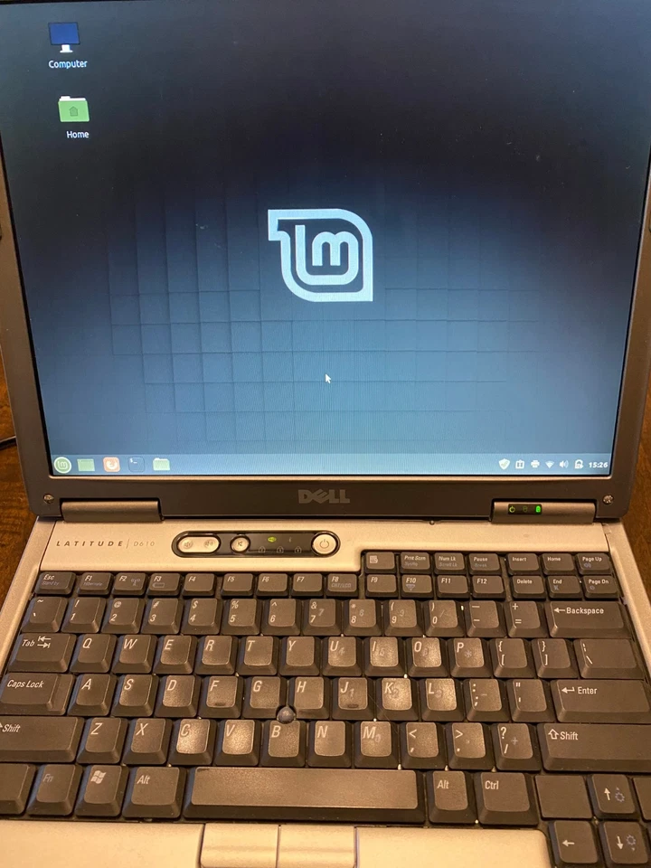 Dell Latitude D610 14" Pentium M 60GB 2GB RAM DVDRW Wifi Ethernet Batería Nueva Foto 1 de 4