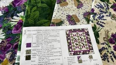 Precioso paquete de kit de jardín de reunión The Violet Patch RJR material de tela acolchado Foto 1 de 4