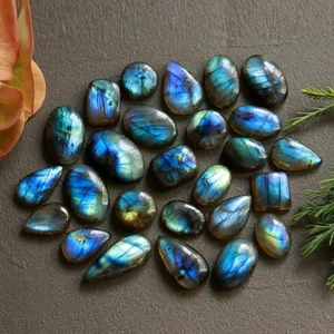 Lotto 26 pezzi pietra cabochon labradorite liscia naturale 222 ct 23x10-12x12 mm #R-12178 - Foto 1 di 7