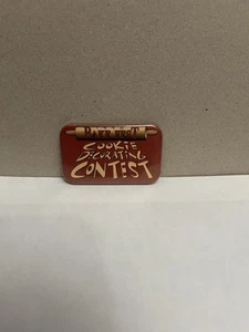 Walmart 1998 Backfest Plätzchen Dekorieren Wettbewerb Pin Zurück Button - Bild 1 von 2