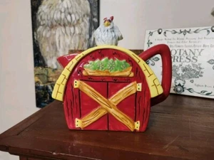 Tetera de pollo Red Barn vintage - cerámica - arte Mercedese Bantz - Imagen 1 de 10