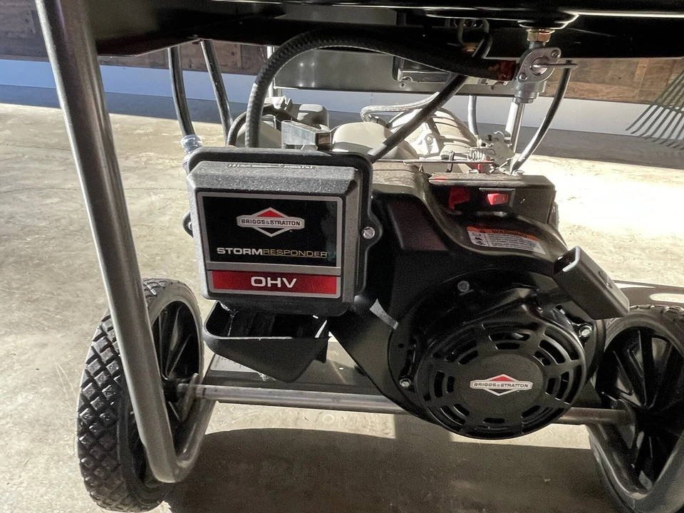 Briggs & Stratton 5500 8250 Watt Generator 30430 - Image 1 of 3