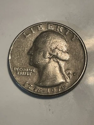 Marca de ceca del cuarto D del bicentenario 1776-1976 circulada con error relleno Foto 1 de 3