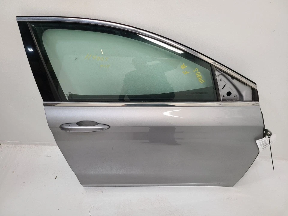 15-17 CHRYSLER 200 RH Passenger Front Door Electric Sedan Tempered Glass Silver - Image 1 of 4