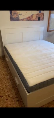 Letto matrimoniale IKEA con contenitore e testiera + materasso - Immagine 1 di 4