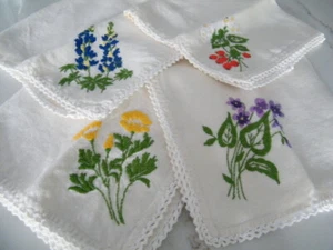 VINTAGE SET OF 4 NATURAL LINEN NAPKINS 16" SQ EMBROIDERY FLOWERS, CROCHET TRIM - Picture 1 of 5