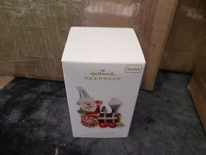 Hallmark Keepsake Santa's Sweet Ride 2010 adorno nuevo en caja - Imagen 1 de 4