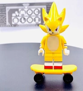#0507 - Super Sonic w/ Skateboard - Picture 1 of 1