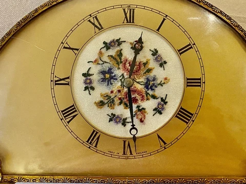 Vintage clock embroidered romantic - not winding Cover