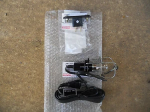 Toyota FJ40 FJ45 HJ45 HJ47 Land Cruiser inspection lamp & socket NEW 81370-60010 - Picture 1 of 3