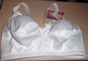 CABERNET WOMEN'S FULL BUSTED NO WIRE WHITE BRA: 34DD NEW - Picture 1 of 2