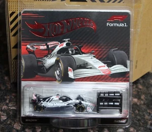 2025 Mattel Hot Wheels Collectors Formula 1 1:64 Grand Prix JGN95 F1 New Sealed - Picture 1 of 8