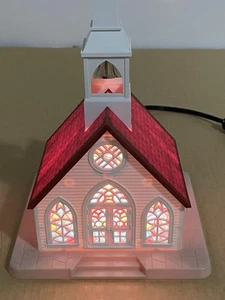 Vintage Regency Industries 1553 beleuchtetes Kunststoff-Kirchengebäude Weihnachtsdorf - Bild 1 von 15