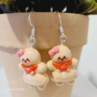 Lindos pendientes de pan de jengibre hechos a mano naranja bufanda rosa lazo colgante gota NUEVO Foto 1 de 4