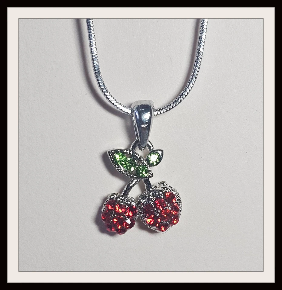 Collar colgante de cereza de cristal enchapado en plata nuevo Foto 1 de 1