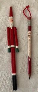 Große handbemalte Weihnachtsmannfigur/Ornament aus Holz im Bleistiftstil mit umklappbaren Armen - Bild 1 von 5