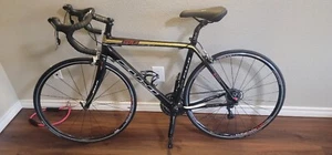 Fuji CCR-3 Full Carbon Road Bike - Picture 1 of 9